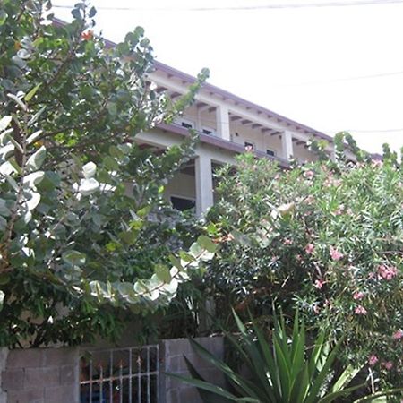 Culture House Hotel Basseterre Buitenkant foto